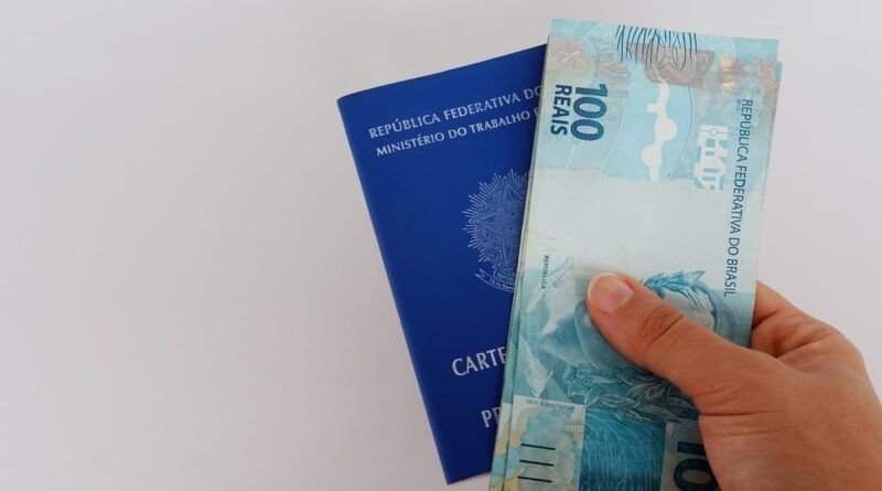 Decreto oficializa reajuste do salário mínimo para R$ 1.621 a partir de 2026